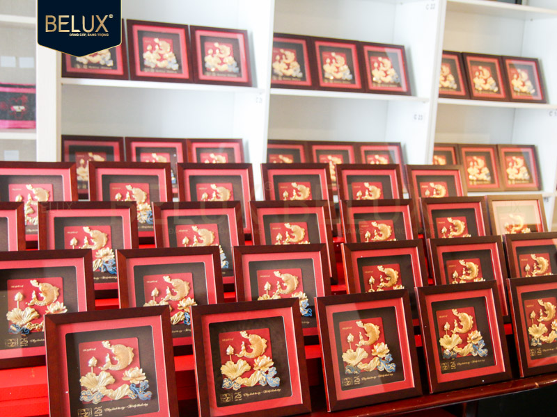 Lô 300 tranh cá chép hóa rồng dát vàng 24k 24x24cm VTTC thiết kế theo yêu cầu